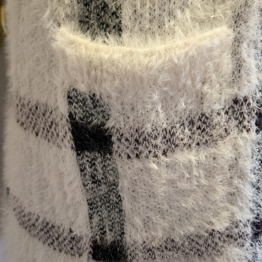 A. BYER Eyelash Long Coatigan Winter White Black & Cranberry Large Plaid sz Lg - Picture 4 of 10